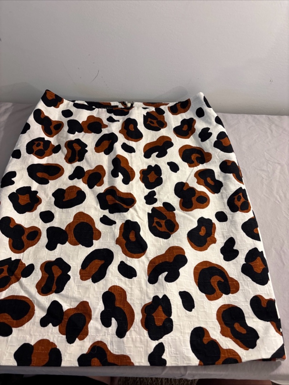 Talbots White Leopard-Print Pencil Skirt with Brown & Black Spots. 0341